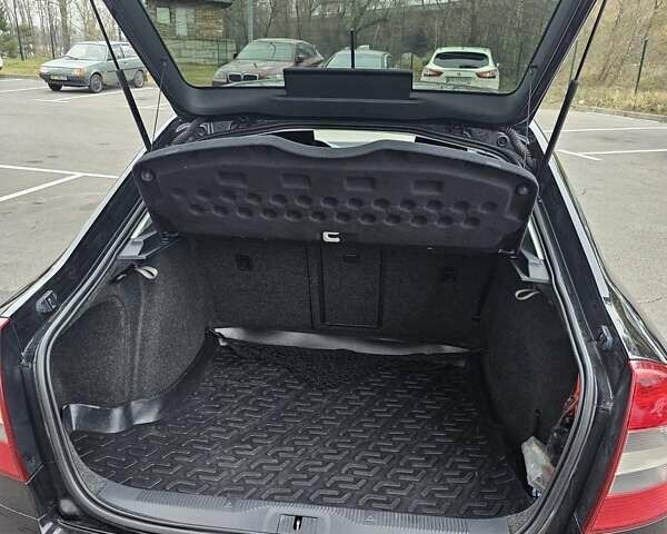 Чорний Шкода Октавія, об'ємом двигуна 2 л та пробігом 240 тис. км за 10900 $, фото 12 на Automoto.ua