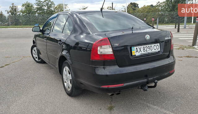 Черный Шкода Октавия, объемом двигателя 1.8 л и пробегом 236 тыс. км за 9000 $, фото 3 на Automoto.ua