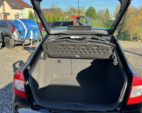 Черный Шкода Октавия, объемом двигателя 1.6 л и пробегом 176 тыс. км за 9300 $, фото 4 на Automoto.ua