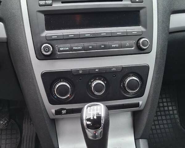 Шкода Октавия 2012 в Полтаве на Automoto.ua Черный Шкода Октавия, объемом двигателя 1.6 л и пробегом 146 тыс. км за 10000 $, фото 7 на Automoto.ua