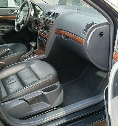 Черный Шкода Октавия, объемом двигателя 1.6 л и пробегом 220 тыс. км за 11500 $, фото 4 на Automoto.ua