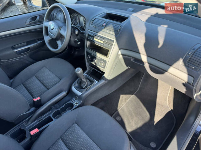 Черный Шкода Октавия, объемом двигателя 1.6 л и пробегом 176 тыс. км за 9300 $, фото 5 на Automoto.ua