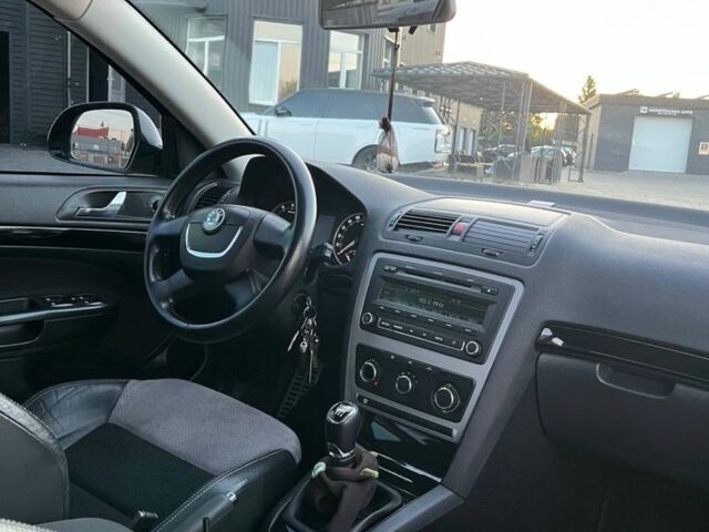 Черный Шкода Октавия, объемом двигателя 1.8 л и пробегом 266 тыс. км за 7500 $, фото 8 на Automoto.ua