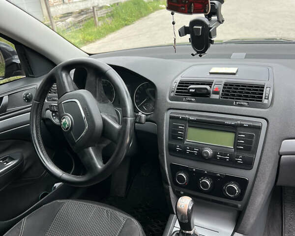 Чорний Шкода Октавія, об'ємом двигуна 1.6 л та пробігом 259 тис. км за 7500 $, фото 7 на Automoto.ua