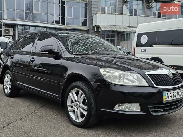 Чорний Шкода Октавія, об'ємом двигуна 2 л та пробігом 240 тис. км за 10900 $, фото 3 на Automoto.ua