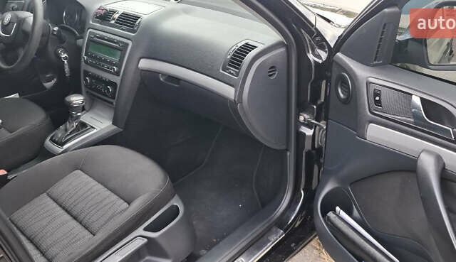 Черный Шкода Октавия, объемом двигателя 1.8 л и пробегом 236 тыс. км за 9000 $, фото 11 на Automoto.ua