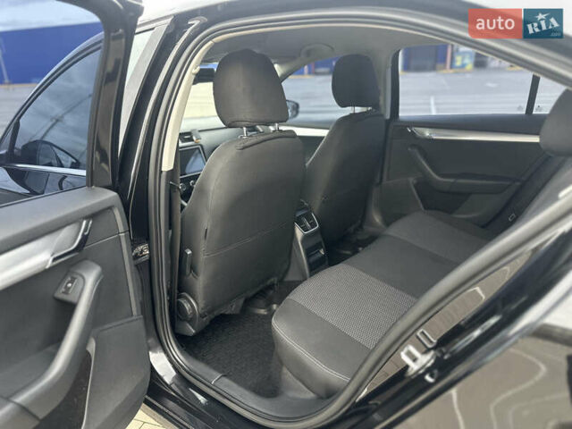 Черный Шкода Октавия, объемом двигателя 1.97 л и пробегом 275 тыс. км за 10200 $, фото 5 на Automoto.ua