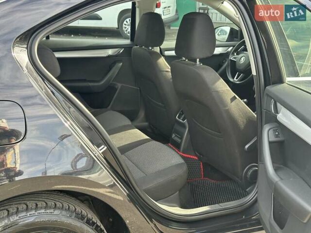 Черный Шкода Октавия, объемом двигателя 1.6 л и пробегом 300 тыс. км за 9790 $, фото 29 на Automoto.ua