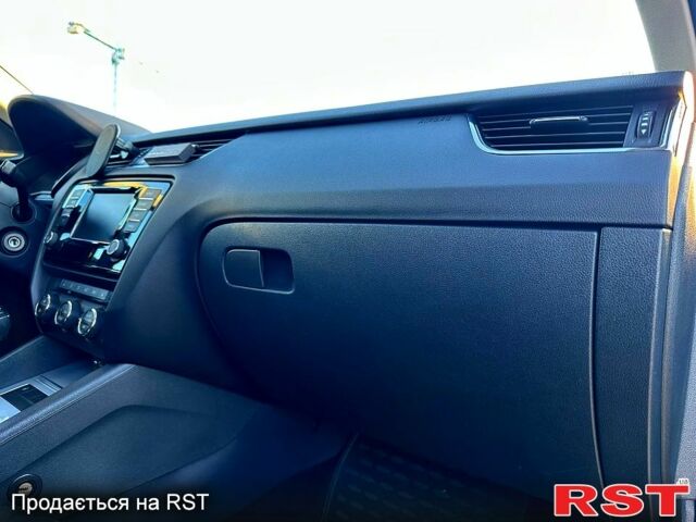 Черный Шкода Октавия, объемом двигателя 1.8 л и пробегом 152 тыс. км за 12300 $, фото 5 на Automoto.ua