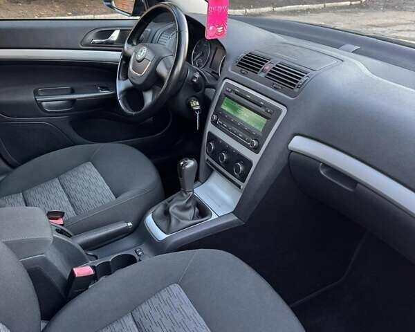 Черный Шкода Октавия, объемом двигателя 1.4 л и пробегом 232 тыс. км за 7500 $, фото 6 на Automoto.ua