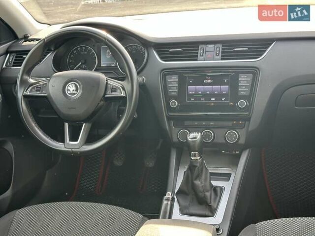 Черный Шкода Октавия, объемом двигателя 1.6 л и пробегом 300 тыс. км за 9790 $, фото 33 на Automoto.ua