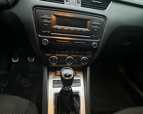 Чорний Шкода Октавія, об'ємом двигуна 1.4 л та пробігом 165 тис. км за 8900 $, фото 8 на Automoto.ua