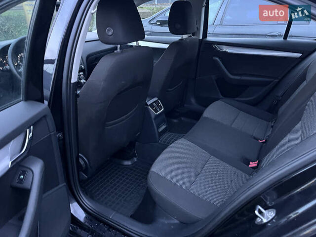 Черный Шкода Октавия, объемом двигателя 1.8 л и пробегом 90 тыс. км за 10900 $, фото 5 на Automoto.ua