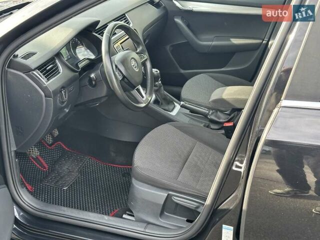 Черный Шкода Октавия, объемом двигателя 1.6 л и пробегом 300 тыс. км за 9790 $, фото 15 на Automoto.ua