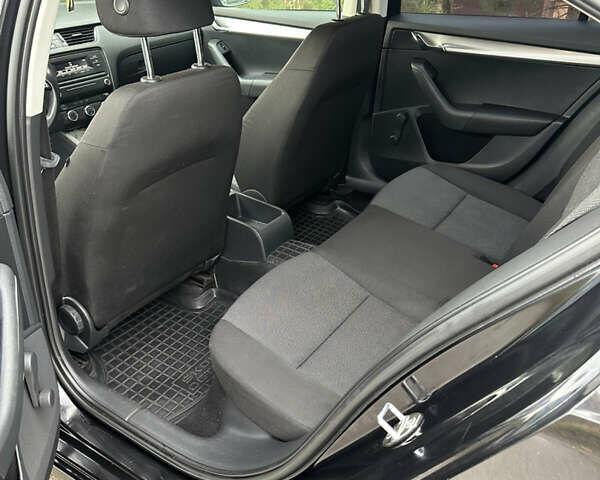 Чорний Шкода Октавія, об'ємом двигуна 1.2 л та пробігом 216 тис. км за 7800 $, фото 4 на Automoto.ua