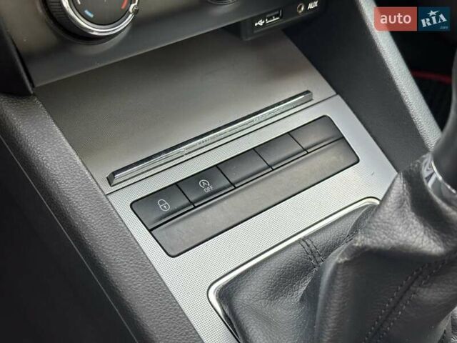 Черный Шкода Октавия, объемом двигателя 1.6 л и пробегом 300 тыс. км за 9790 $, фото 25 на Automoto.ua