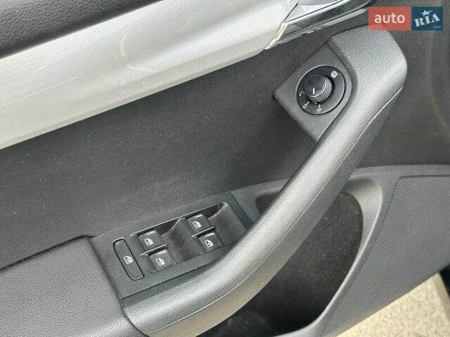 Черный Шкода Октавия, объемом двигателя 1.6 л и пробегом 300 тыс. км за 9790 $, фото 18 на Automoto.ua