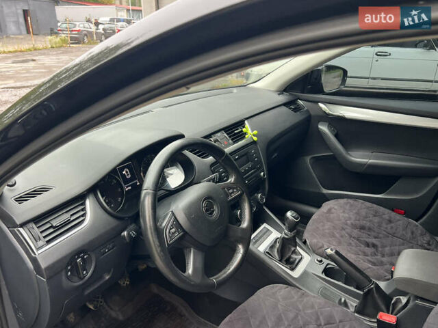 Черный Шкода Октавия, объемом двигателя 1.2 л и пробегом 267 тыс. км за 8500 $, фото 29 на Automoto.ua