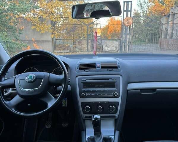 Черный Шкода Октавия, объемом двигателя 1.4 л и пробегом 232 тыс. км за 7500 $, фото 8 на Automoto.ua