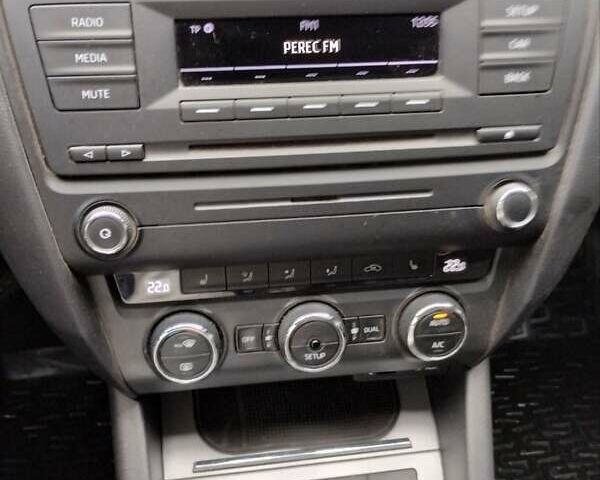 Черный Шкода Октавия, объемом двигателя 1.4 л и пробегом 93 тыс. км за 11000 $, фото 3 на Automoto.ua