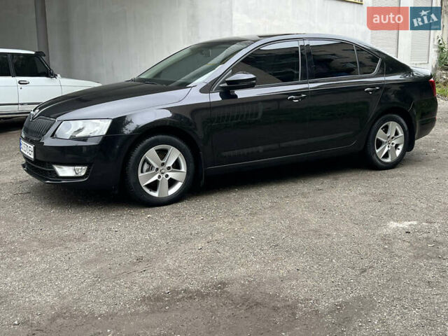 Черный Шкода Октавия, объемом двигателя 1.2 л и пробегом 267 тыс. км за 8500 $, фото 3 на Automoto.ua
