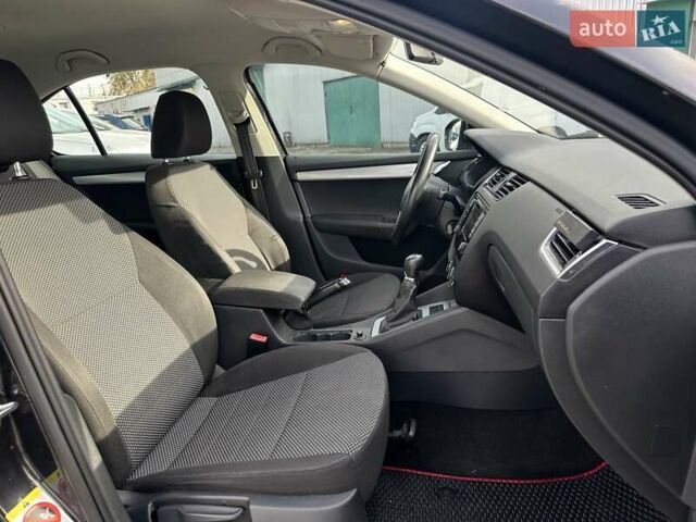 Черный Шкода Октавия, объемом двигателя 1.6 л и пробегом 300 тыс. км за 9790 $, фото 28 на Automoto.ua