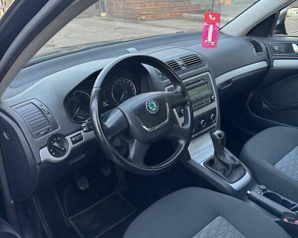 Черный Шкода Октавия, объемом двигателя 1.4 л и пробегом 232 тыс. км за 7500 $, фото 7 на Automoto.ua