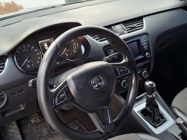 Черный Шкода Октавия, объемом двигателя 1.6 л и пробегом 268 тыс. км за 9700 $, фото 4 на Automoto.ua