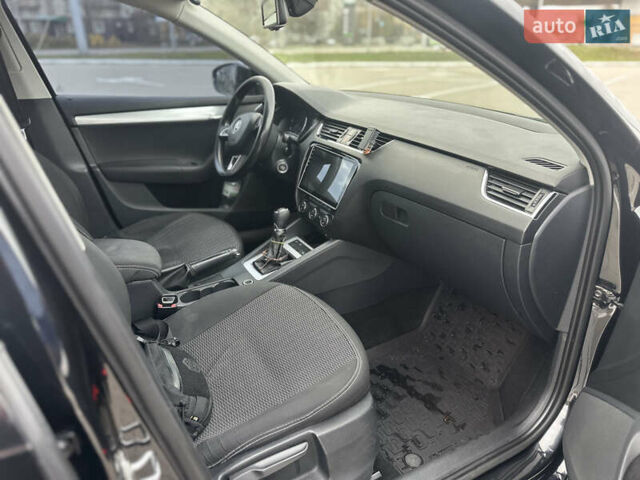 Черный Шкода Октавия, объемом двигателя 1.97 л и пробегом 275 тыс. км за 10200 $, фото 6 на Automoto.ua