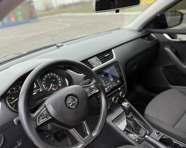 Черный Шкода Октавия, объемом двигателя 1.8 л и пробегом 194 тыс. км за 10500 $, фото 7 на Automoto.ua