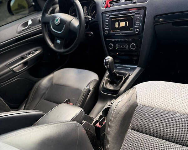 Черный Шкода Октавия, объемом двигателя 2 л и пробегом 270 тыс. км за 9700 $, фото 1 на Automoto.ua