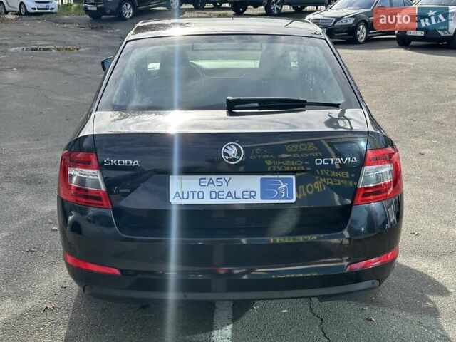 Черный Шкода Октавия, объемом двигателя 1.6 л и пробегом 300 тыс. км за 9790 $, фото 6 на Automoto.ua