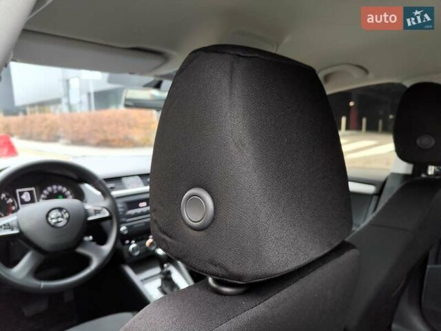 Черный Шкода Октавия, объемом двигателя 1.4 л и пробегом 252 тыс. км за 9990 $, фото 40 на Automoto.ua