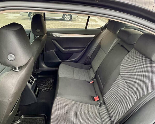 Черный Шкода Октавия, объемом двигателя 1.2 л и пробегом 199 тыс. км за 8000 $, фото 12 на Automoto.ua