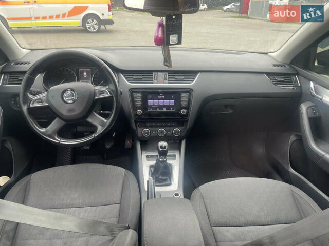 Черный Шкода Октавия, объемом двигателя 1.6 л и пробегом 311 тыс. км за 11000 $, фото 15 на Automoto.ua