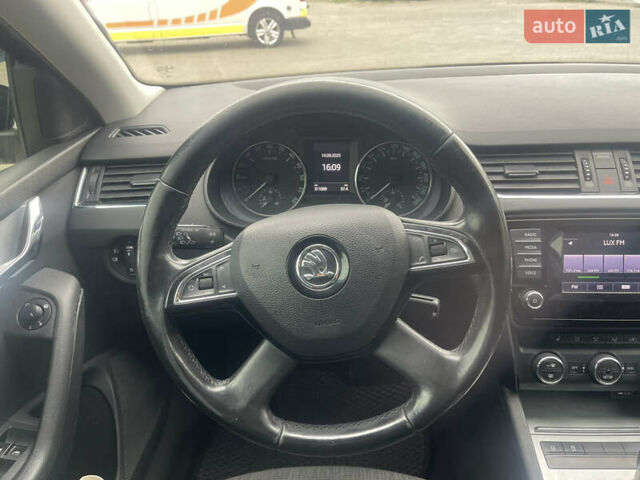 Черный Шкода Октавия, объемом двигателя 1.6 л и пробегом 311 тыс. км за 11000 $, фото 16 на Automoto.ua