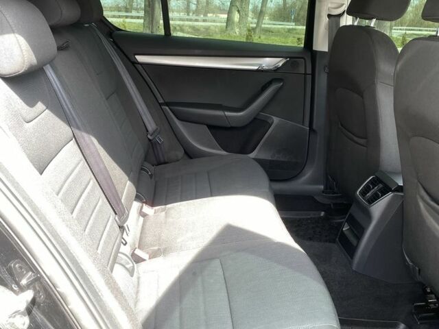 Черный Шкода Октавия, объемом двигателя 1.6 л и пробегом 237 тыс. км за 10900 $, фото 16 на Automoto.ua