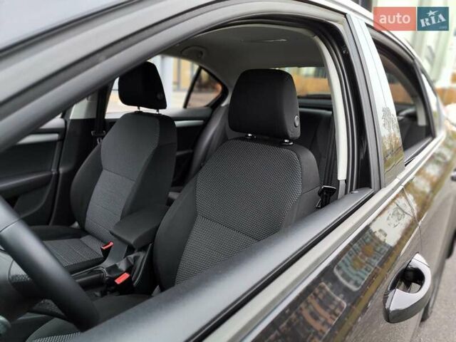 Черный Шкода Октавия, объемом двигателя 1.4 л и пробегом 252 тыс. км за 9990 $, фото 3 на Automoto.ua