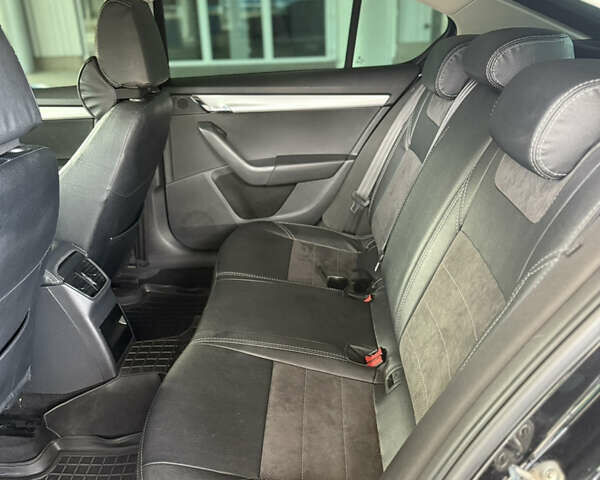 Чорний Шкода Октавія, об'ємом двигуна 1.6 л та пробігом 216 тис. км за 12499 $, фото 8 на Automoto.ua