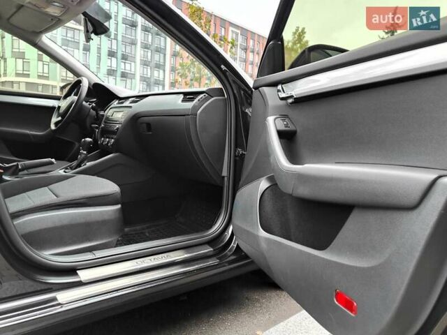 Черный Шкода Октавия, объемом двигателя 1.4 л и пробегом 252 тыс. км за 9990 $, фото 44 на Automoto.ua