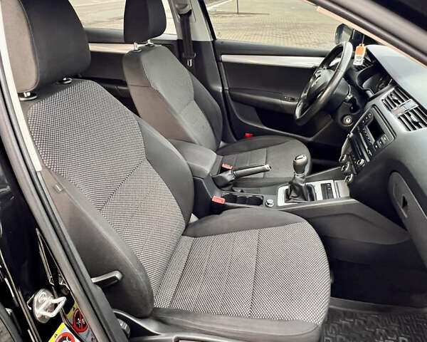 Черный Шкода Октавия, объемом двигателя 1.2 л и пробегом 199 тыс. км за 8000 $, фото 16 на Automoto.ua