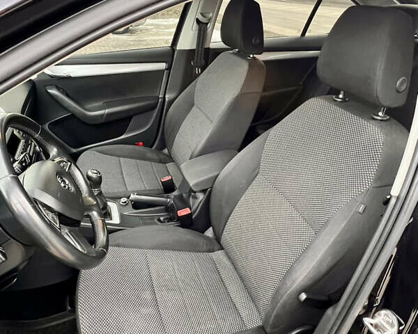 Черный Шкода Октавия, объемом двигателя 1.2 л и пробегом 199 тыс. км за 8000 $, фото 10 на Automoto.ua