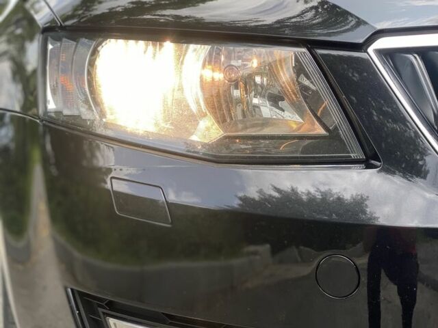 Черный Шкода Октавия, объемом двигателя 1.6 л и пробегом 237 тыс. км за 10900 $, фото 6 на Automoto.ua