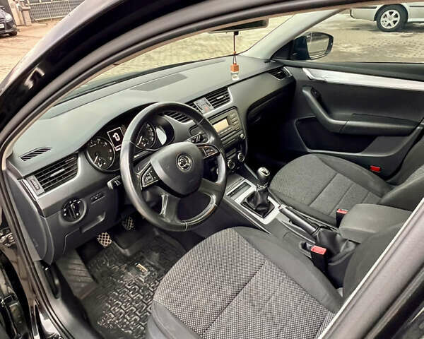 Черный Шкода Октавия, объемом двигателя 1.2 л и пробегом 199 тыс. км за 8000 $, фото 9 на Automoto.ua