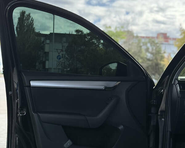 Чорний Шкода Октавія, об'ємом двигуна 1.6 л та пробігом 216 тис. км за 12499 $, фото 6 на Automoto.ua