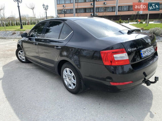Шкода Октавия 2014 в Житомире на Automoto.ua Черный Шкода Октавия, объемом двигателя 1.6 л и пробегом 237 тыс. км за 11000 $, фото 6 на Automoto.ua