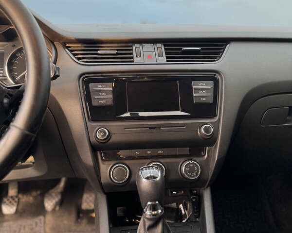 Шкода Октавія 2015 у Сумах на Automoto.ua Чорний Шкода Октавія, об'ємом двигуна 1.6 л та пробігом 258 тис. км за 8350 $, фото 10 на Automoto.ua