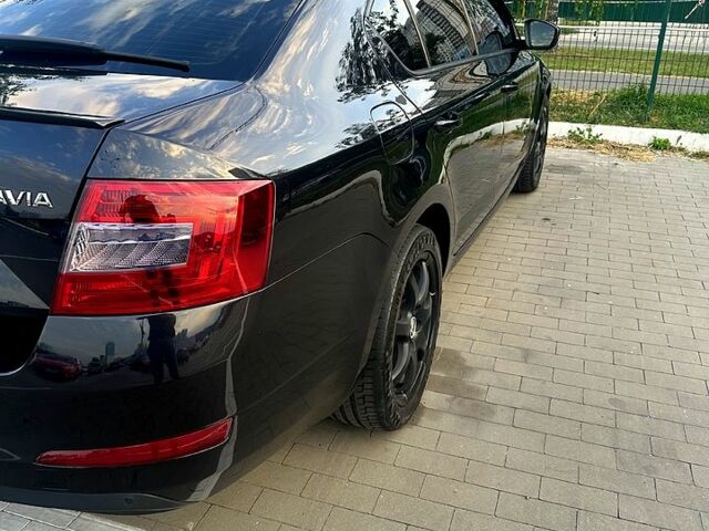 Черный Шкода Октавия, объемом двигателя 1.6 л и пробегом 239 тыс. км за 11400 $, фото 2 на Automoto.ua