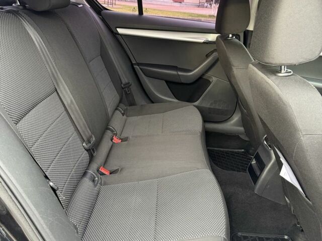 Черный Шкода Октавия, объемом двигателя 2 л и пробегом 272 тыс. км за 10000 $, фото 15 на Automoto.ua