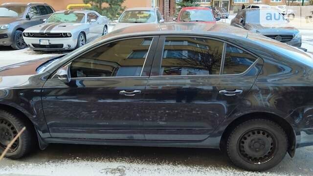 Черный Шкода Октавия, объемом двигателя 1.4 л и пробегом 190 тыс. км за 8800 $, фото 3 на Automoto.ua